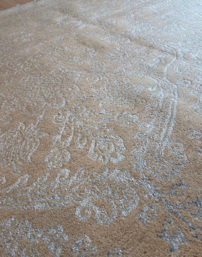 Image 2 du tapis d'une cliente satisfaite chez elle.